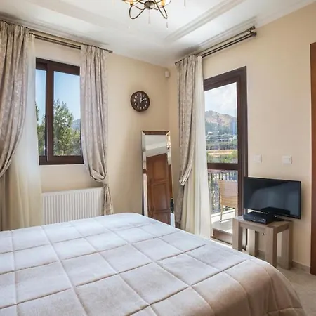 Luxury Villa 5 Bedrooms With Elite Services פאפוס