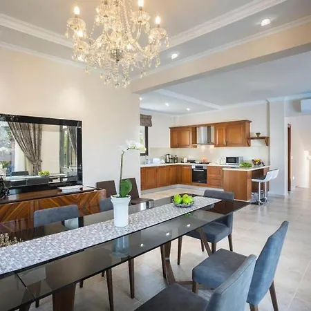 Luxury Villa 5 Bedrooms With Elite Services * Paphos