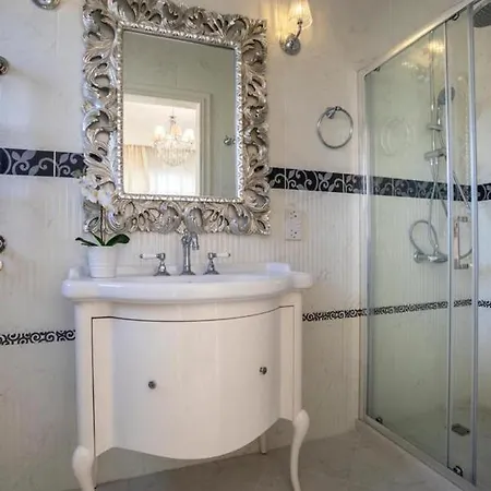 Luxury Villa 5 Bedrooms With Elite Services * פאפוס