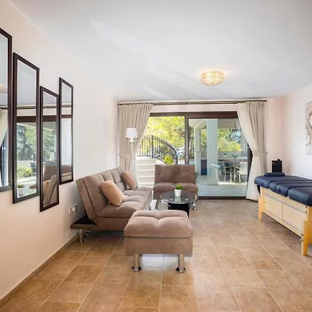 Luxury Villa 5 Bedrooms With Elite Services Paphos