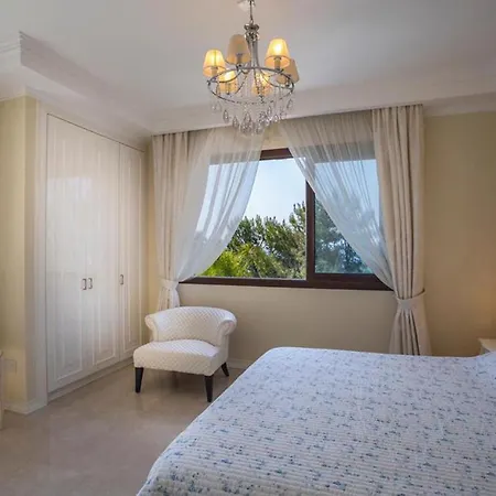 Luxury Villa 5 Bedrooms With Elite Services וילה פאפוס