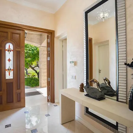Luxury Villa 5 Bedrooms With Elite Services Paphos